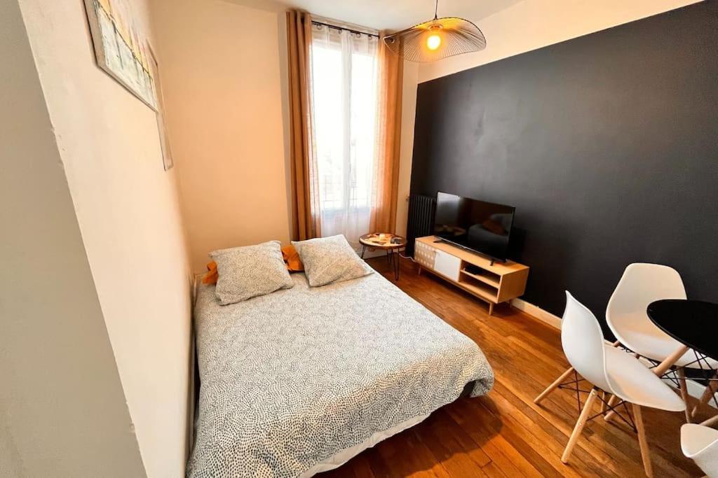 Cosy Close To Train Station, Paris And Cdg Airport